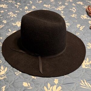Black Wide-Brim Wool Felt Hat - Classic Women's Accessory